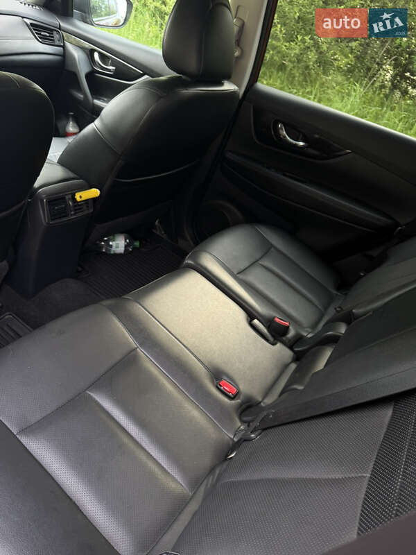 Внедорожник / Кроссовер Nissan Rogue 2017 в Львове