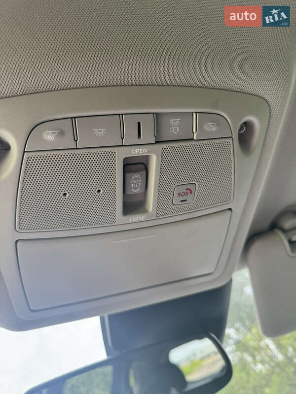 Внедорожник / Кроссовер Nissan Rogue 2017 в Львове