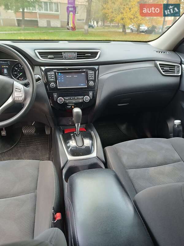 Внедорожник / Кроссовер Nissan Rogue 2016 в Маневичах