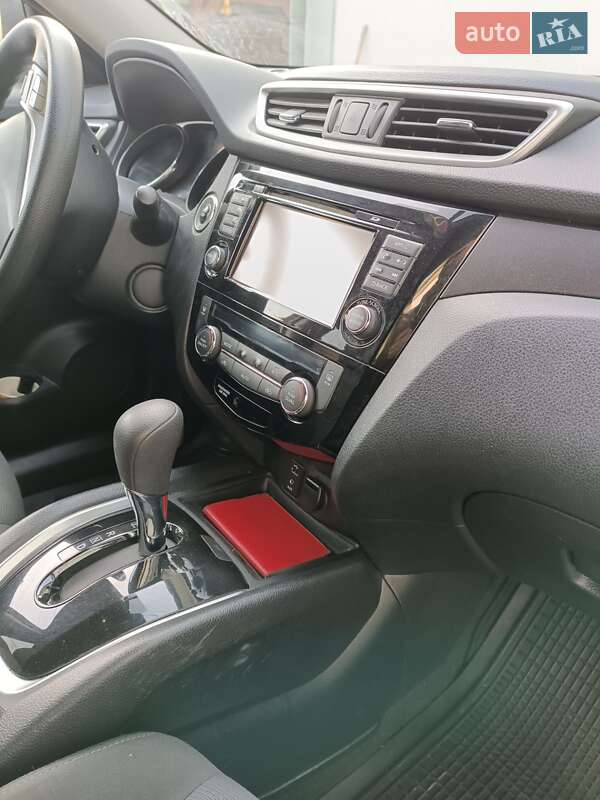 Внедорожник / Кроссовер Nissan Rogue 2016 в Маневичах