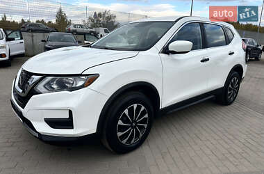 Позашляховик / Кросовер Nissan Rogue 2017 в  фото 24 Позашляховик / Кросовер Nissan Rogue 2017 в