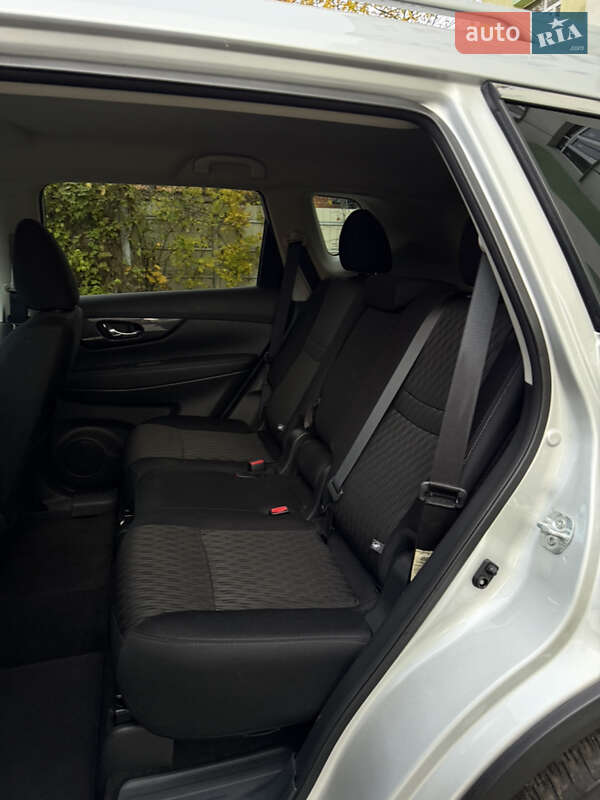 Внедорожник / Кроссовер Nissan Rogue 2018 в Ромнах