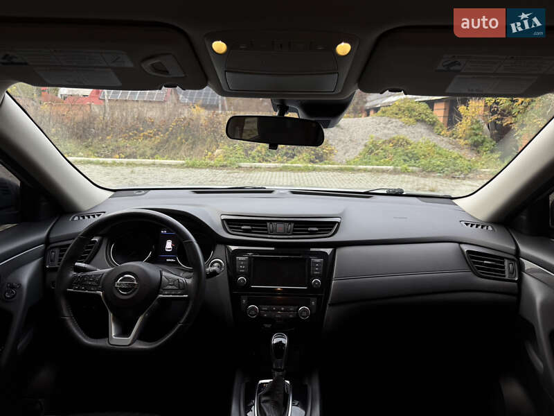 Внедорожник / Кроссовер Nissan Rogue 2018 в Ромнах