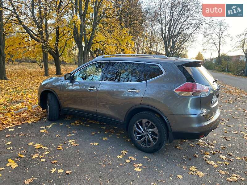 Внедорожник / Кроссовер Nissan Rogue 2015 в Гайвороне