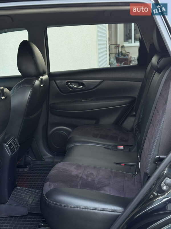 Внедорожник / Кроссовер Nissan Rogue 2017 в Мельнице-Подольской