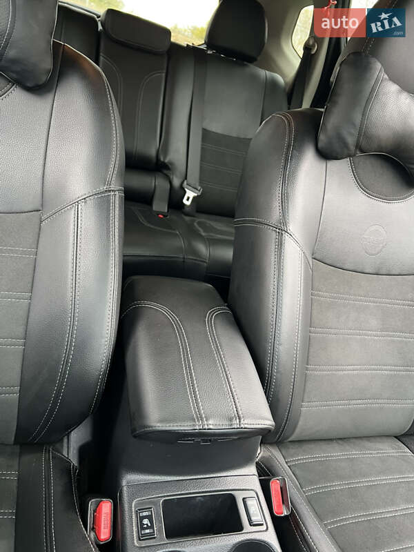 Позашляховик / Кросовер Nissan Rogue 2016 в Кременчуці