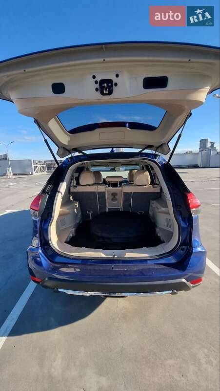 Внедорожник / Кроссовер Nissan Rogue 2016 в Киеве