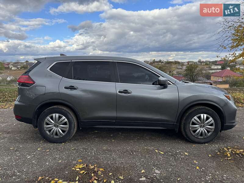 Позашляховик / Кросовер Nissan Rogue 2017 в Чорткові