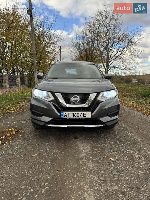 Позашляховик / Кросовер Nissan Rogue 2017 в Чорткові