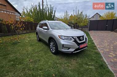 Позашляховик / Кросовер Nissan Rogue 2017 в Полтаві