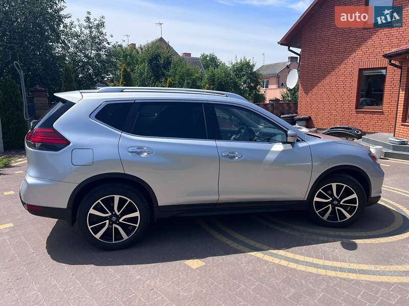 Внедорожник / Кроссовер Nissan Rogue 2020 в Луцке