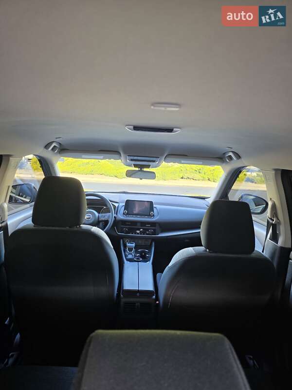 Внедорожник / Кроссовер Nissan Rogue 2023 в Киеве