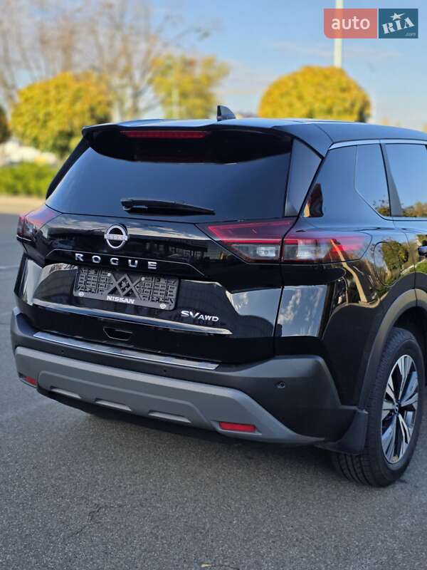 Внедорожник / Кроссовер Nissan Rogue 2023 в Киеве