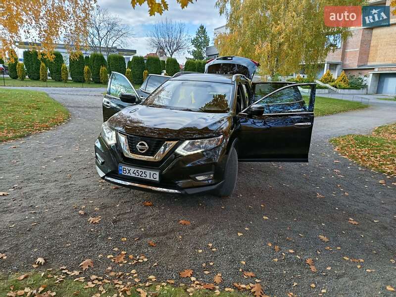 Внедорожник / Кроссовер Nissan Rogue 2016 в Хмельницком