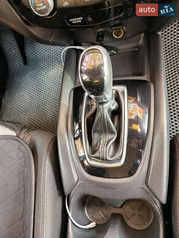 Внедорожник / Кроссовер Nissan Rogue 2016 в Хмельницком