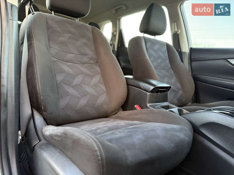 Позашляховик / Кросовер Nissan Rogue 2015 в Івано-Франківську