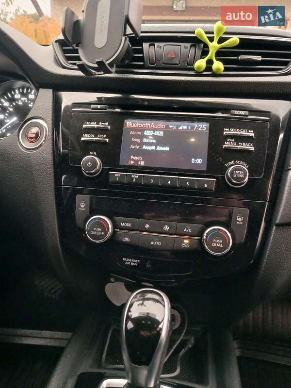 Позашляховик / Кросовер Nissan Rogue 2017 в Івано-Франківську