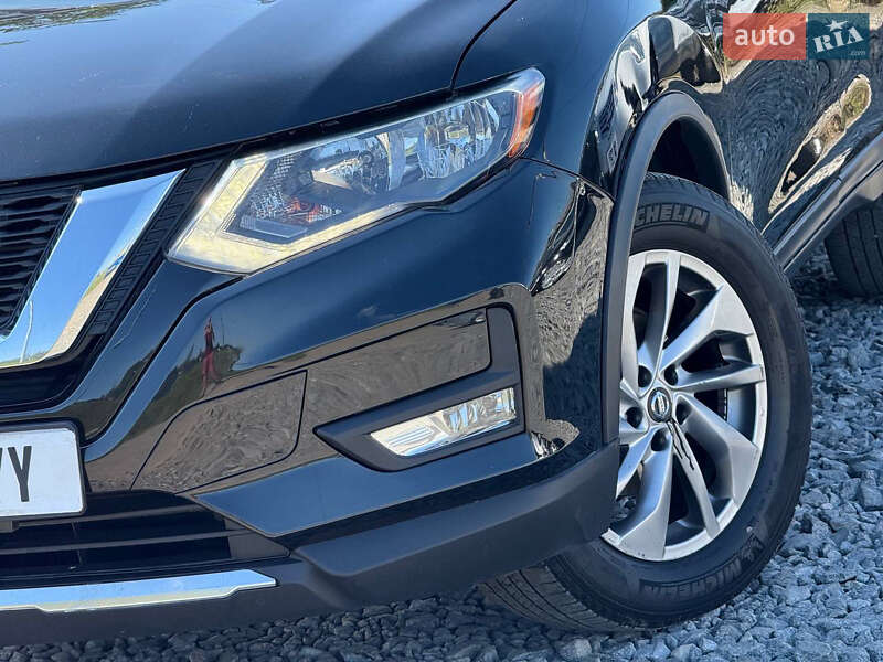 Внедорожник / Кроссовер Nissan Rogue 2018 в Стрые