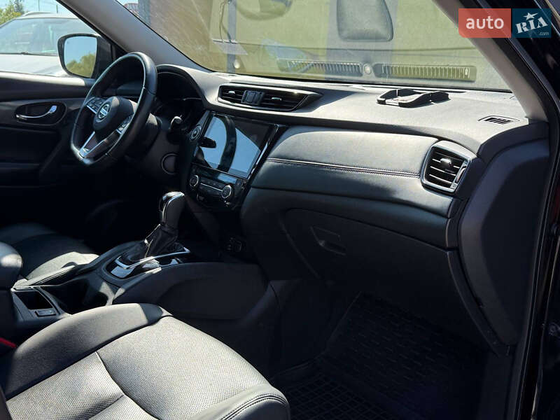 Внедорожник / Кроссовер Nissan Rogue 2018 в Стрые