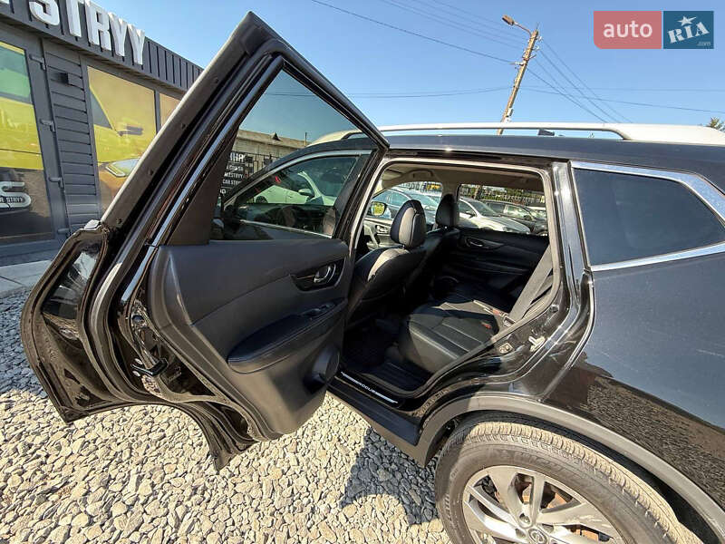 Внедорожник / Кроссовер Nissan Rogue 2018 в Стрые