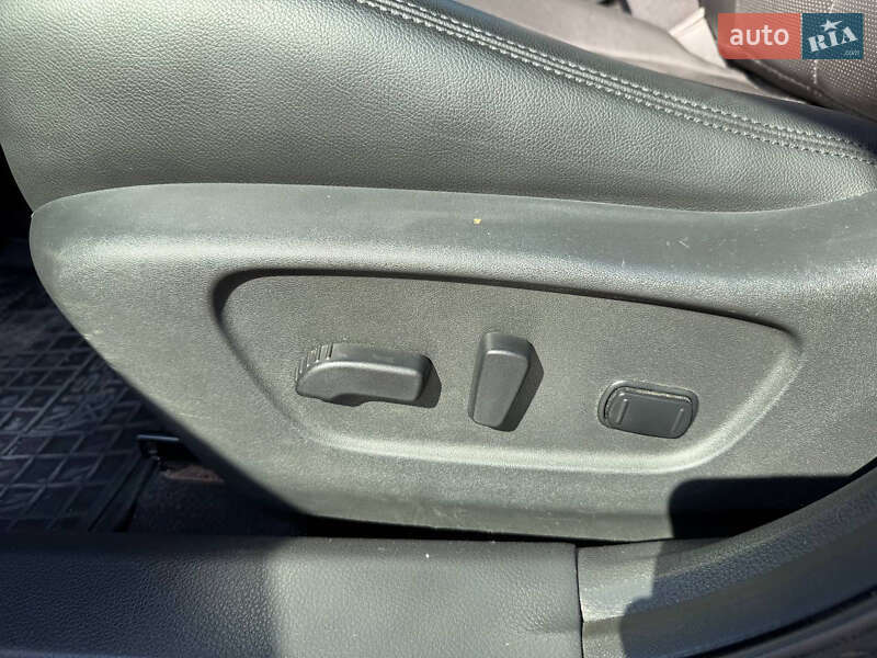 Внедорожник / Кроссовер Nissan Rogue 2018 в Стрые