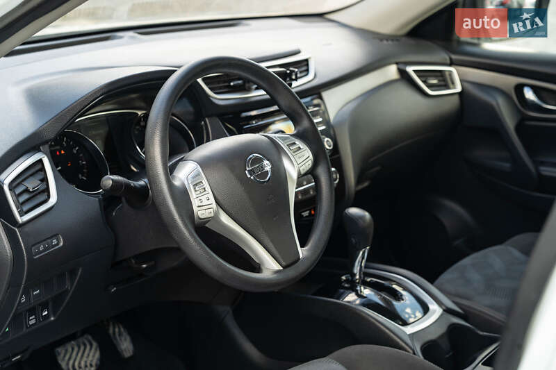 Позашляховик / Кросовер Nissan Rogue 2015 в Чернівцях