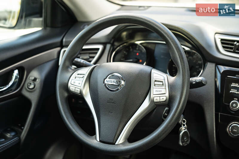 Позашляховик / Кросовер Nissan Rogue 2015 в Чернівцях