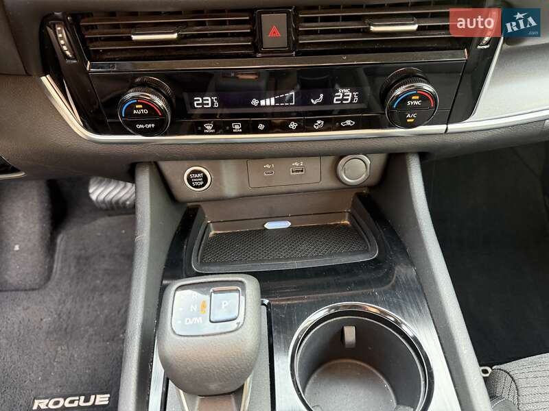 Внедорожник / Кроссовер Nissan Rogue 2021 в Киеве