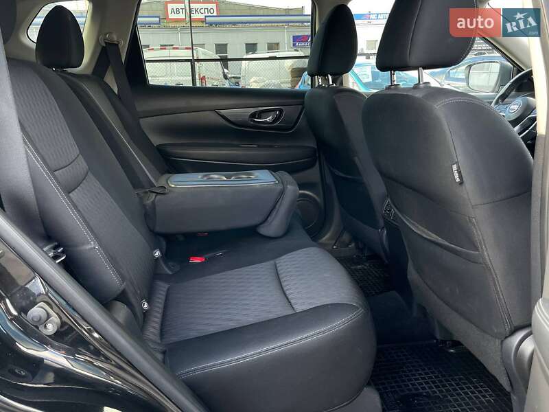 Позашляховик / Кросовер Nissan Rogue 2017 в Києві