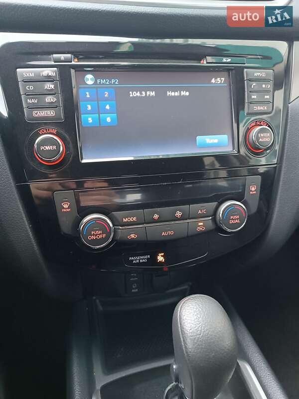 Позашляховик / Кросовер Nissan Rogue 2016 в Сарнах