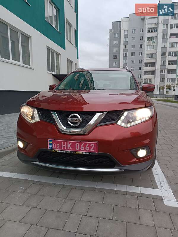 Позашляховик / Кросовер Nissan Rogue 2016 в Сарнах