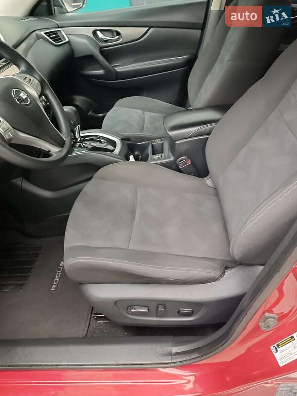 Позашляховик / Кросовер Nissan Rogue 2016 в Сарнах