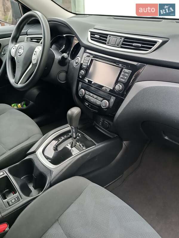 Позашляховик / Кросовер Nissan Rogue 2016 в Сарнах