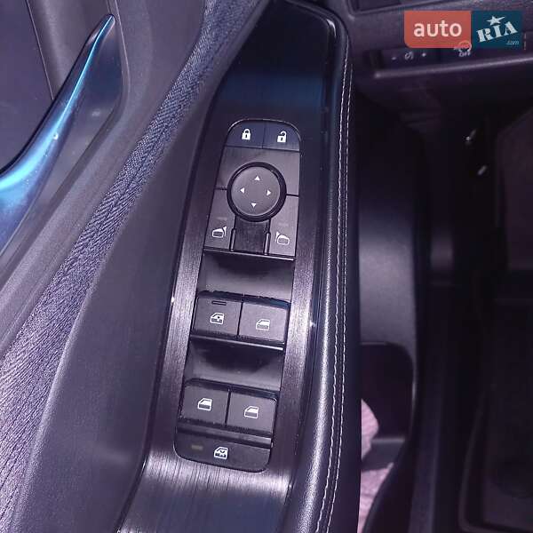 Внедорожник / Кроссовер Nissan Rogue 2023 в Львове