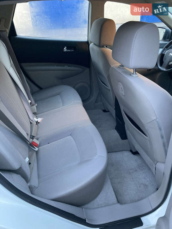 Внедорожник / Кроссовер Nissan Rogue 2014 в Запорожье