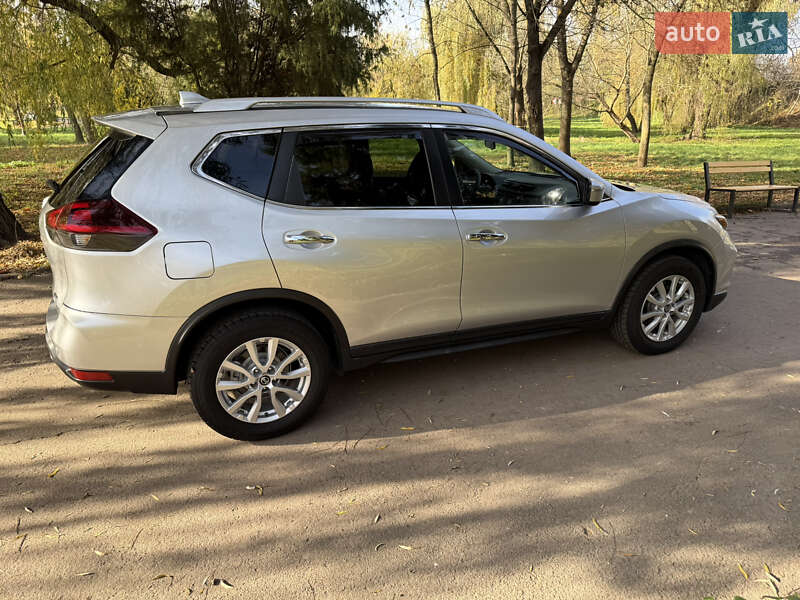 Внедорожник / Кроссовер Nissan Rogue 2019 в Ровно