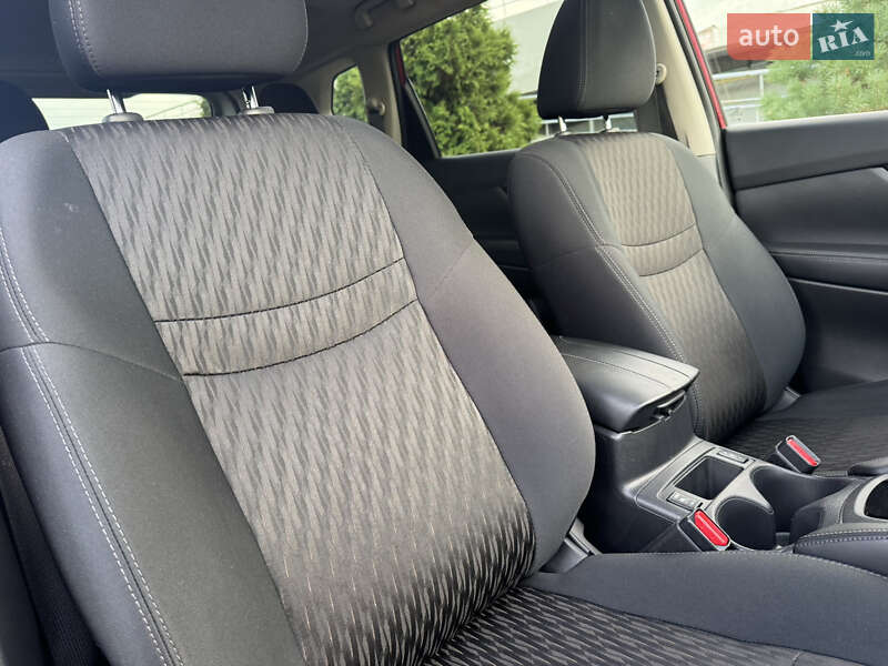 Позашляховик / Кросовер Nissan Rogue 2018 в Києві