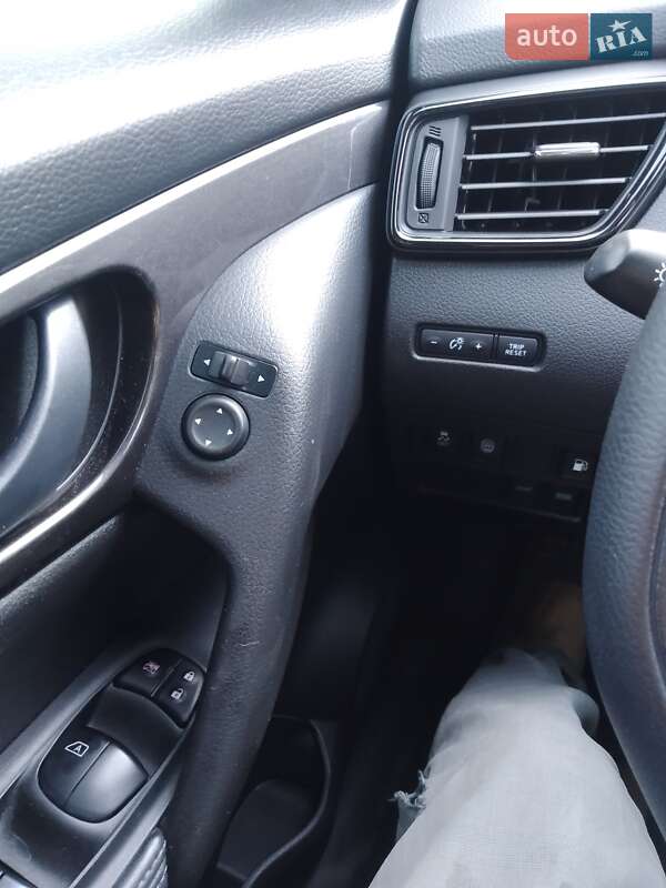 Внедорожник / Кроссовер Nissan Rogue 2018 в Марганце фото 7 Внедорожник / Кроссовер Nissan Rogue 2018 в Марганце