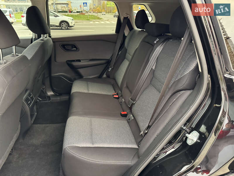 Внедорожник / Кроссовер Nissan Rogue 2021 в Киеве