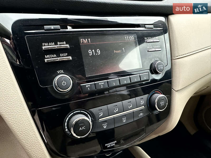 Позашляховик / Кросовер Nissan Rogue 2017 в Львові