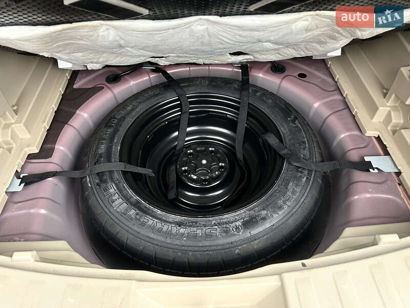 Позашляховик / Кросовер Nissan Rogue 2017 в Львові