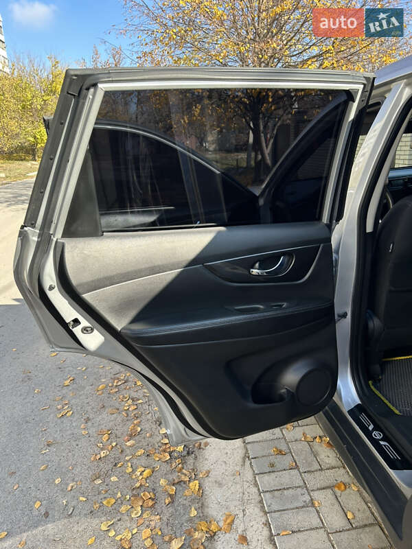 Позашляховик / Кросовер Nissan Rogue 2017 в Запоріжжі