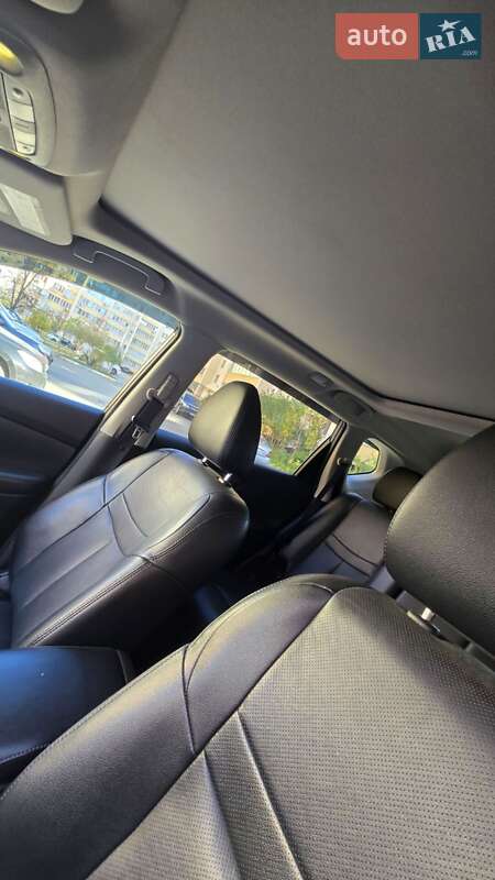 Внедорожник / Кроссовер Nissan Rogue 2015 в Киеве
