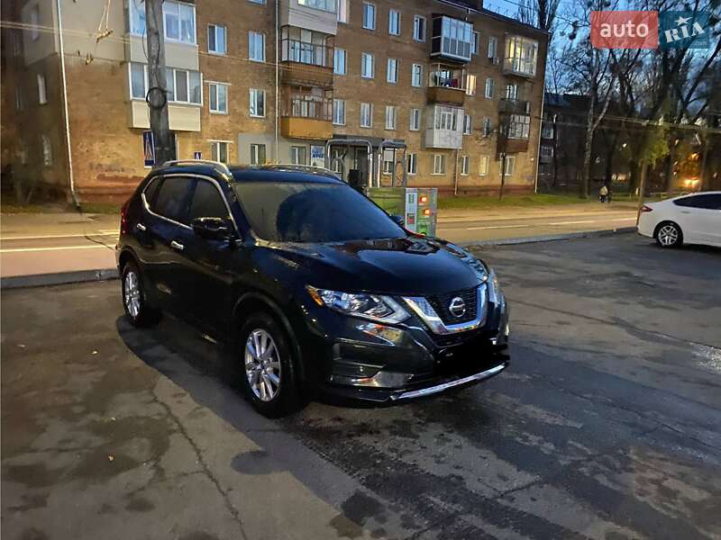 Позашляховик / Кросовер Nissan Rogue 2018 в Чернігові