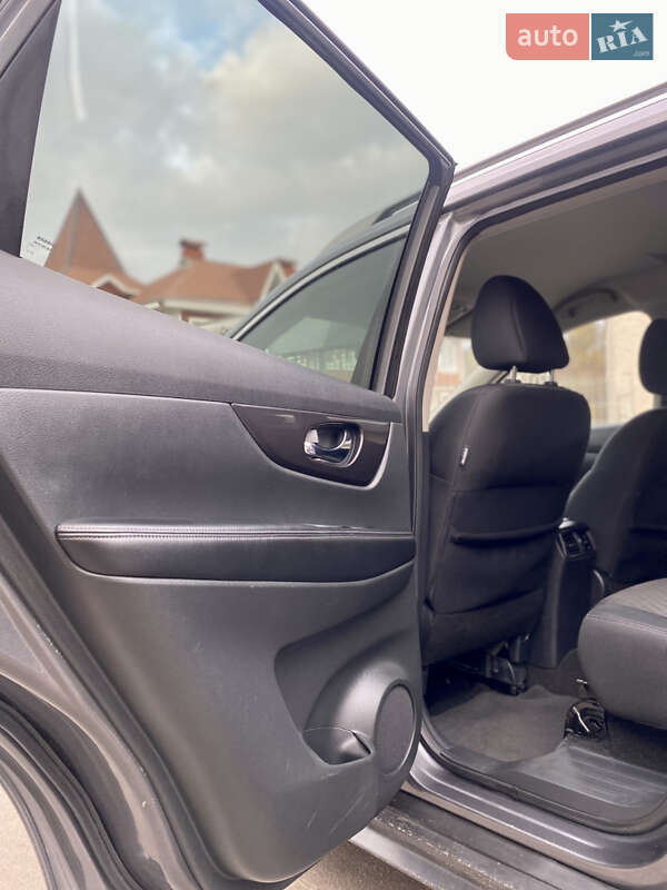 Внедорожник / Кроссовер Nissan Rogue 2018 в Лубнах