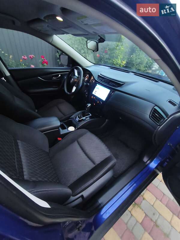 Внедорожник / Кроссовер Nissan Rogue 2017 в Ракитном