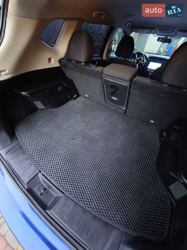 Внедорожник / Кроссовер Nissan Rogue 2017 в Ракитном