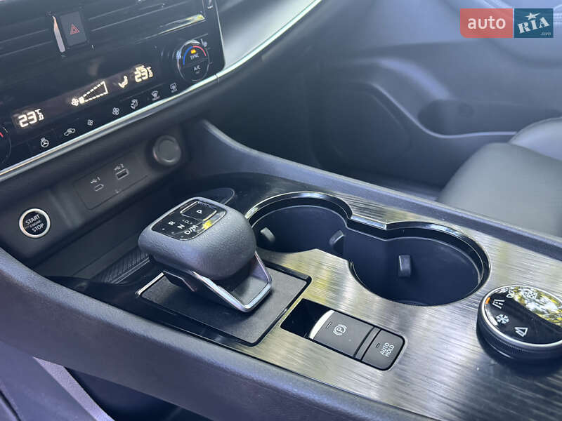 Внедорожник / Кроссовер Nissan Rogue 2022 в Киеве