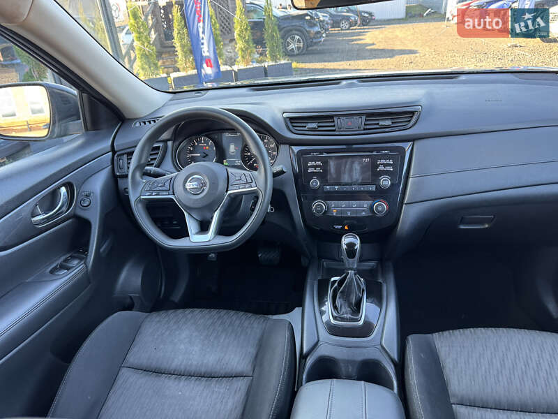 Позашляховик / Кросовер Nissan Rogue 2017 в Луцьку