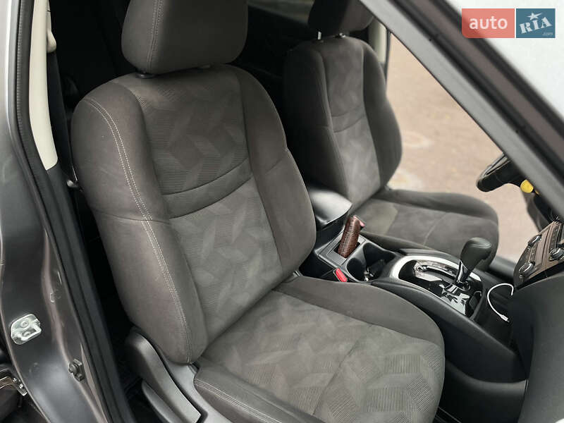 Позашляховик / Кросовер Nissan Rogue 2015 в Житомирі